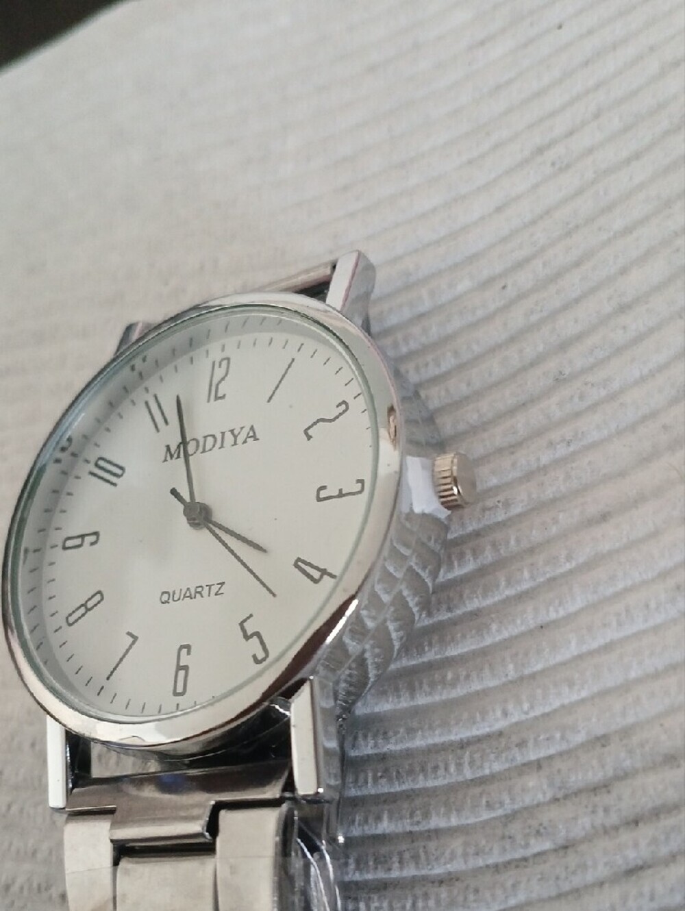 Men’s Silver Stainless Steel Quartz Watch - Silver Dial - Picture 4 of 6